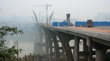 國窖長(zhǎng)江大橋及東岸互通式立交橋工程建設(shè)進(jìn)展順利