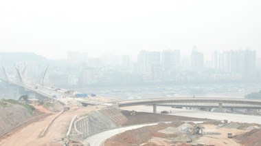 國窖長(zhǎng)江大橋及東岸互通式立交橋工程建設(shè)進(jìn)展順利